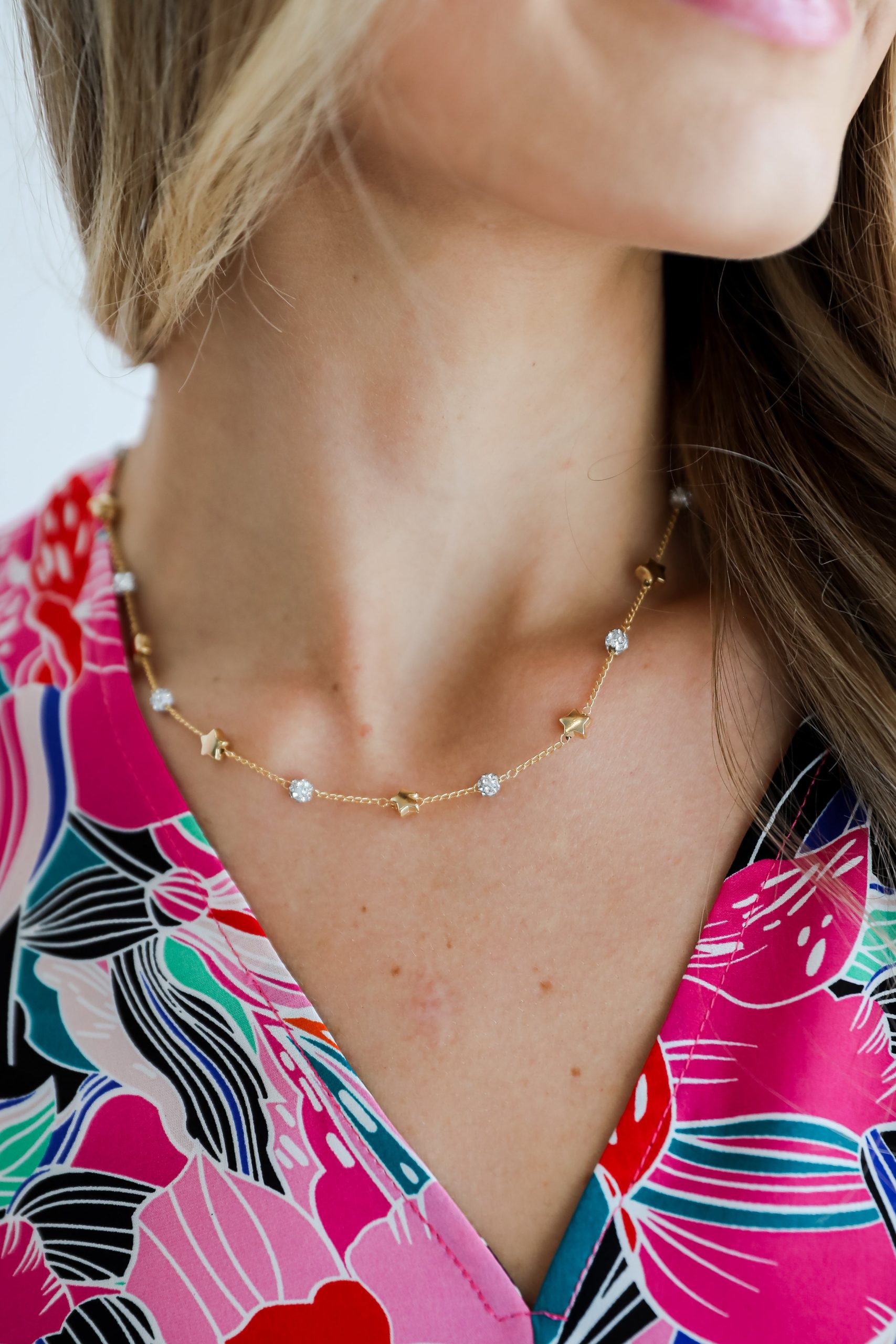 shopdressup_gold_star_necklace-2.jpg